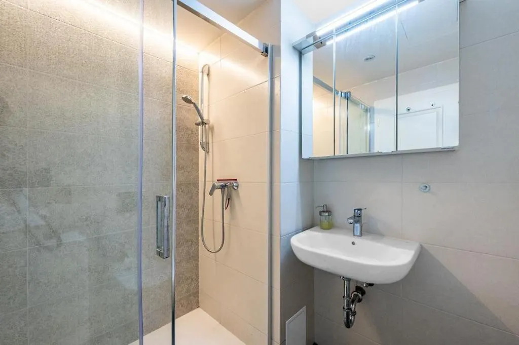 Great Apartment In The Hype Neighborhood Prague